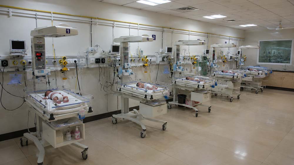 Modern NICU unit supporting premature babies through specialised neonatal monitoring
